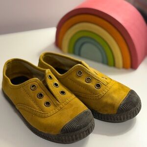 Cienta Mustard Canvas Shoes Size 25 Made in Spain Toddler 8/9